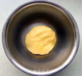 Make Egg yolk ball step 2