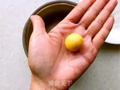 Make Egg yolk ball step 3