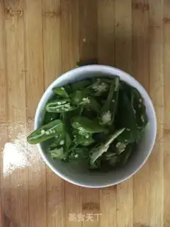Make Chili fried celery step 0