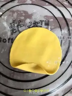 Make Goldfish dumplings step 2