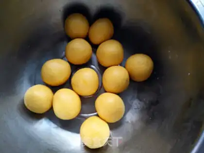Make Pumpkin ball step 3