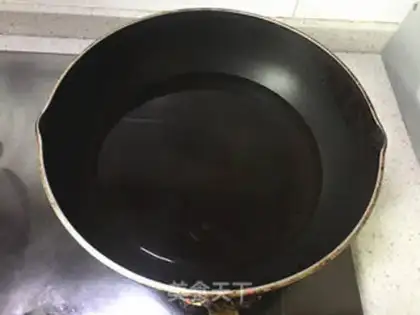 Make Cinnamon boils eggs step 1