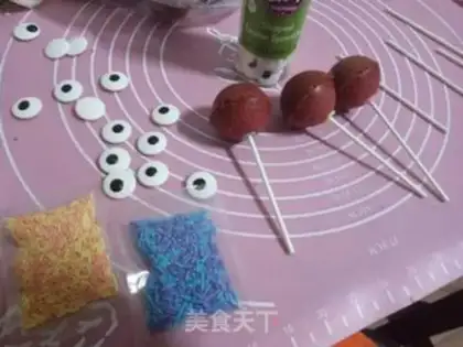 Make Little monster lollipop cake step 9