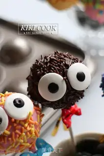 Make Little monster lollipop cake step 11