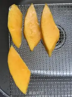 Make Old juice mango dry step 1