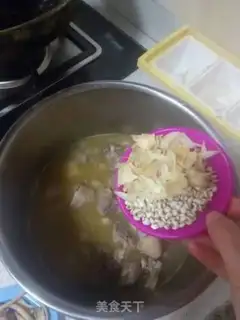 Make Seafood mushroom chicken soup step 5