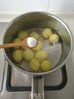 Make Rosemary garlic baked potatoes step 0