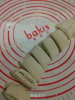 Make Roasted sesame rolls step 5