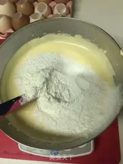 Make A simple cake step 3