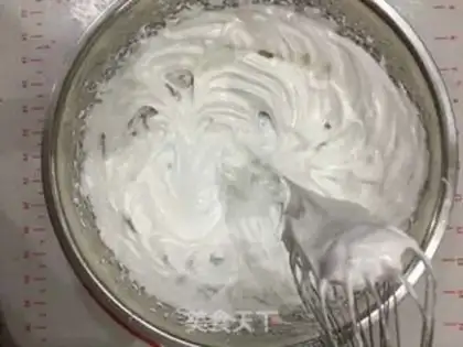 Make Pavlova cake step 3