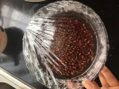 Make Sweet, sweet, red bean soup step 1