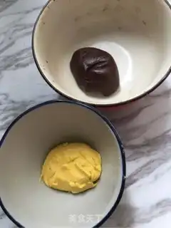Make Sunflower cookies step 4