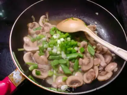 Make Mushroom fried sweet beans step 4