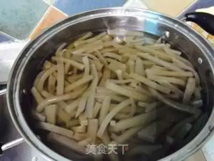Make Sour spicy spicy potatoes step 1
