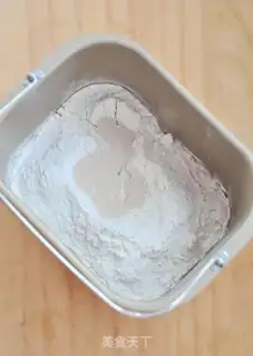 Make Black sesame sesame sandwich step 1