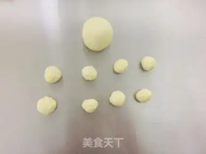 Make Lion bread step 8