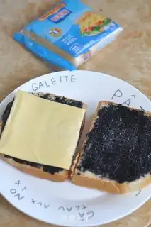 Make Black sesame sesame sandwich step 8