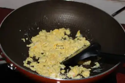 Make Onion fried eggs step 3