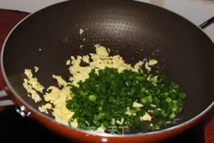 Make Onion fried eggs step 4