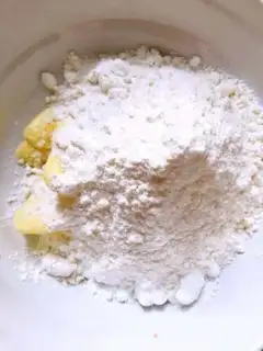 Make Toast roses step 4