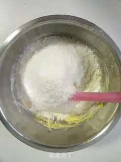Make Gold coconut ball step 2