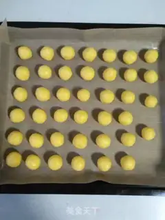 Make Gold coconut ball step 3