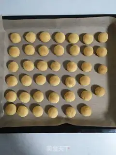 Make Gold coconut ball step 4