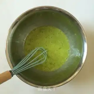 Make Frog cake step 5