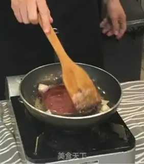 Make Fried Australian meat-eye steak step 4