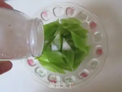 Make "Red oil bouquets." step 1