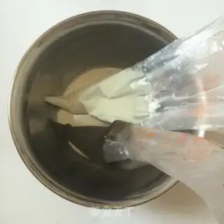 Make Frog cake step 12