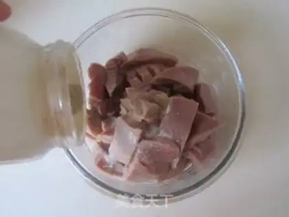 Make "Red oil bouquets." step 5