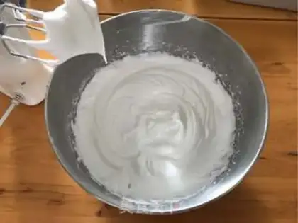 Make Pavlova cake step 7