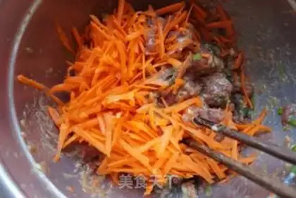 Make Carrot beef buns step 3