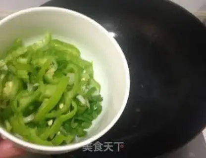 Make Squeeze and make white and black fish step 1