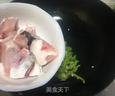 Make Squeeze and make white and black fish step 2