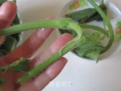 Make Pumpkin leaves step 1