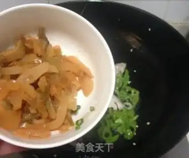 Make Squeeze and make white and black fish step 3
