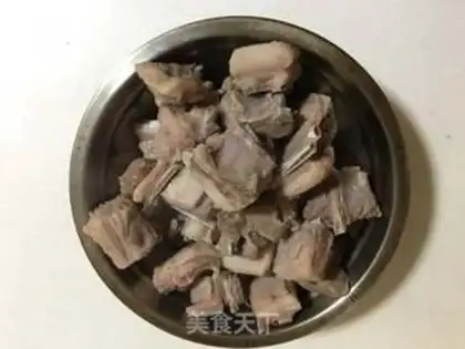 Make Red iron pan lamb chops step 0