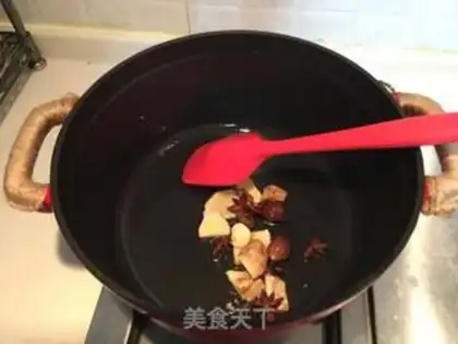 Make Red iron pan lamb chops step 1