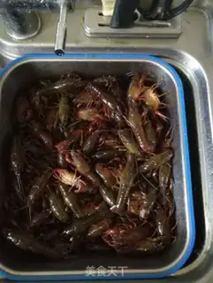 Make Spicy lobster step 1