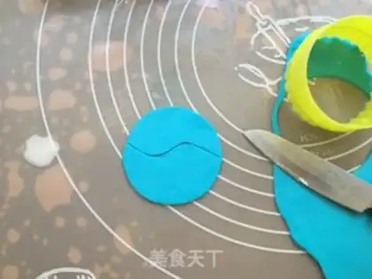 Make The ocean rolls sugar cake step 10