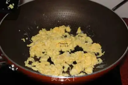 Make cucumber fried eggs step 3