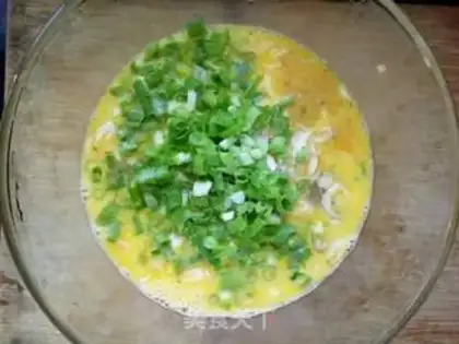 Make Shrimp skins, fried eggs step 1