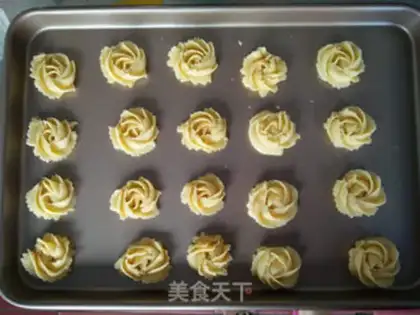 Make Rose cookies step 6