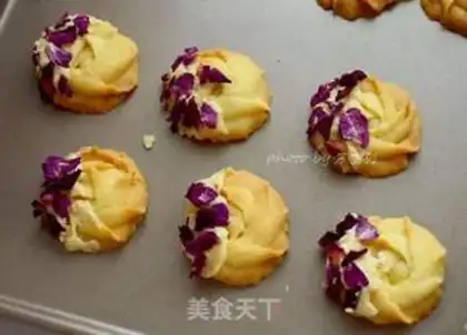 Make Rose cookies step 11