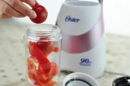 Make Paprika tomato juice step 1