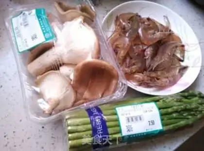 Make Cleaning out the shrimp hog mushrooms step 0