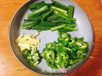 Make Garlic sprouts step 4