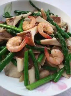 Make Cleaning out the shrimp hog mushrooms step 4